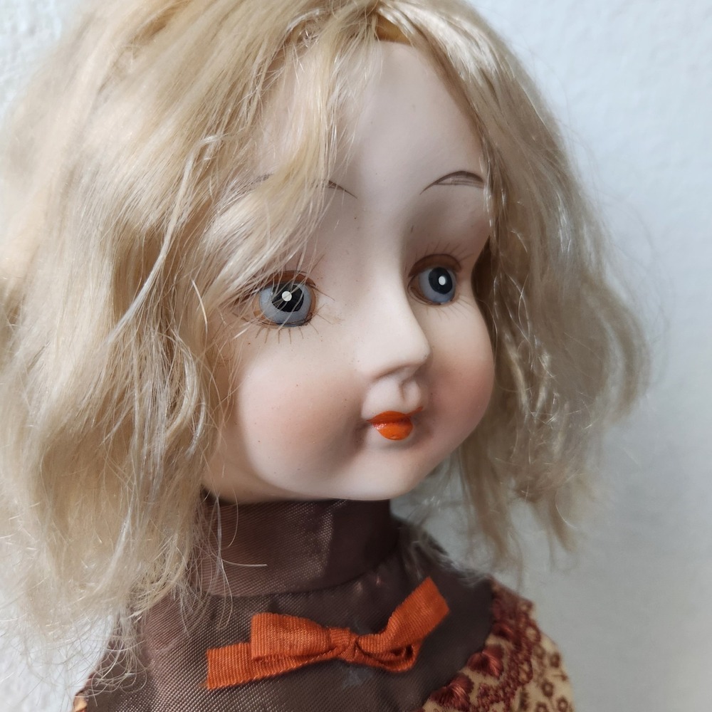 HAUNTED Collectors Porcelain Bradley Doll Blonde Hair Blue Eye Certificate BR121 - Picture 7 of 12
